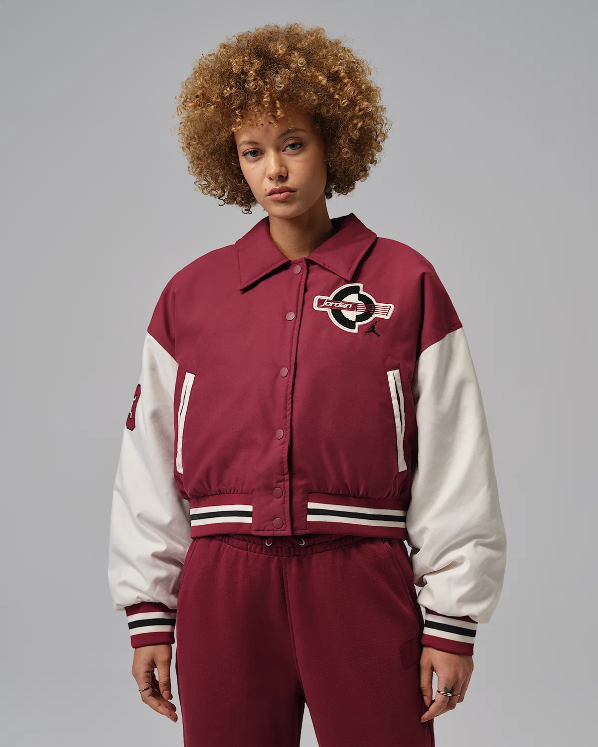 Женская куртка Therma-FIT Varsity Jacket Jordan Brooklyn, Team Red/Pale Ivory/Black