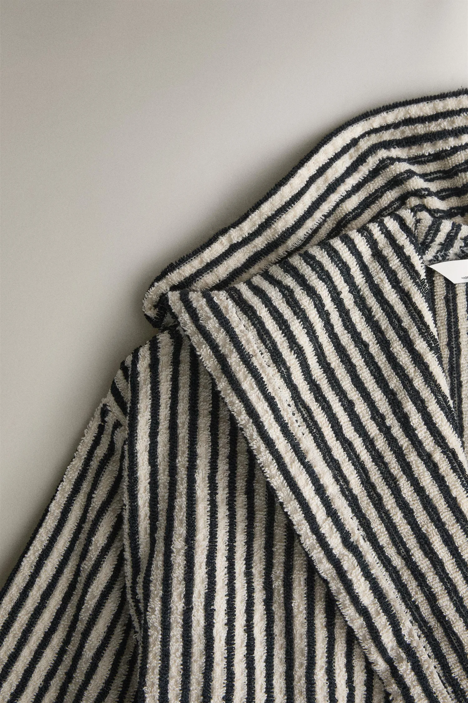 Полосатый банный шкаф с капюшоном Zara, экрю/черный — фото 2