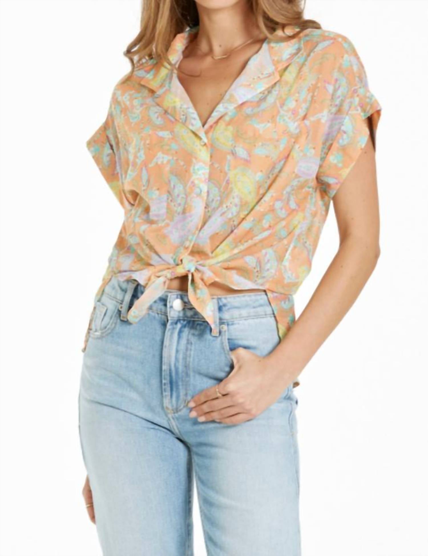 

Топ Cali Tie Front в цвете Creamsicle Paisley DEAR JOHN DENIM