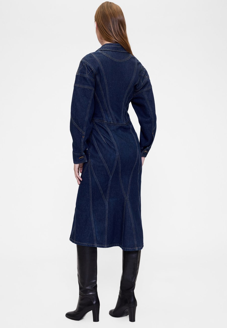 Платье GAP GAPSTUDIO SEAMED DENIM MIDI SHIRTDRESS, Dark Wash Indigo/Dark-Blue Denim — фото 3