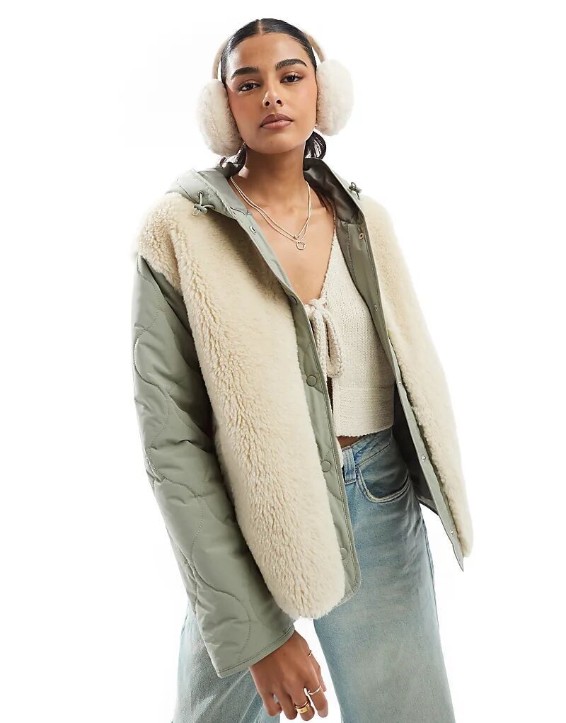 

Стеганая куртка с капюшоном из борга в цвете шалфея ASOS DESIGN