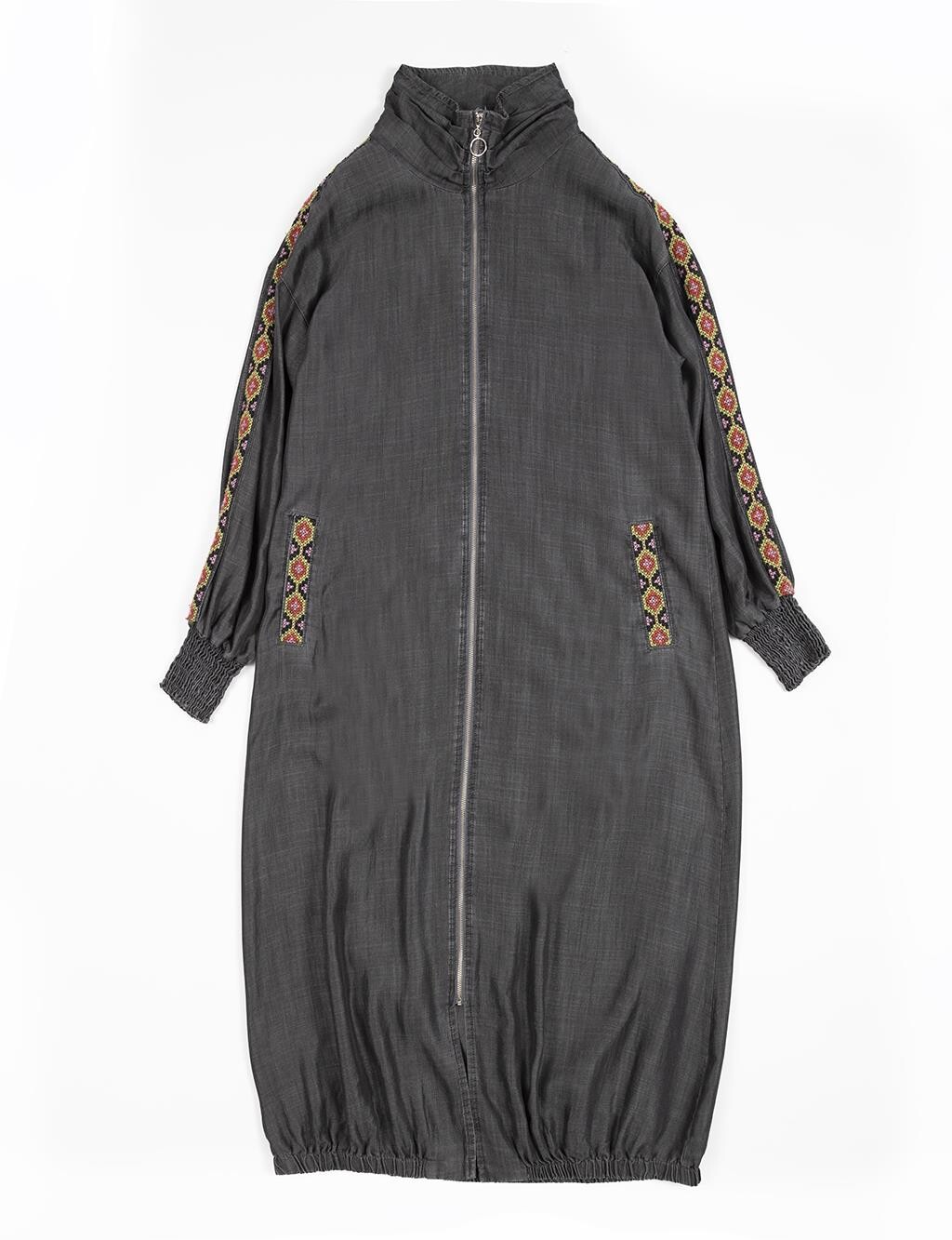 

Абая Ribbed Stand Collar Ethnic Pattern Pullover in Grey Kayra