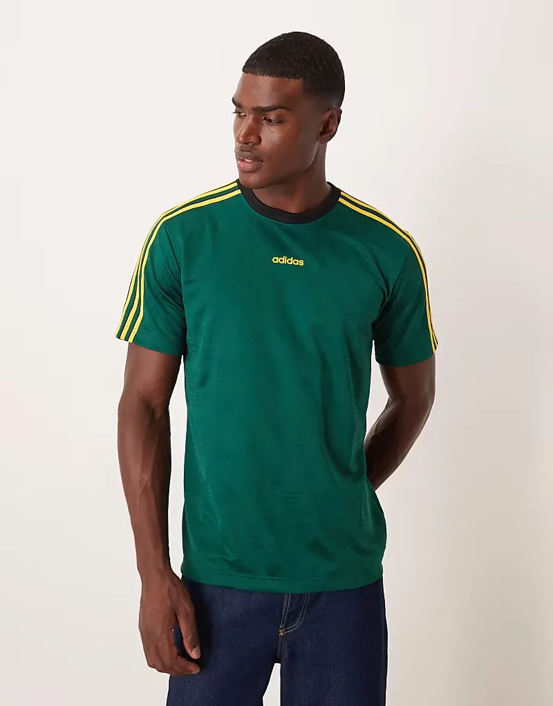 Футболка Adidas Originals с логотипом, выполненная в зелено-желтых тонах