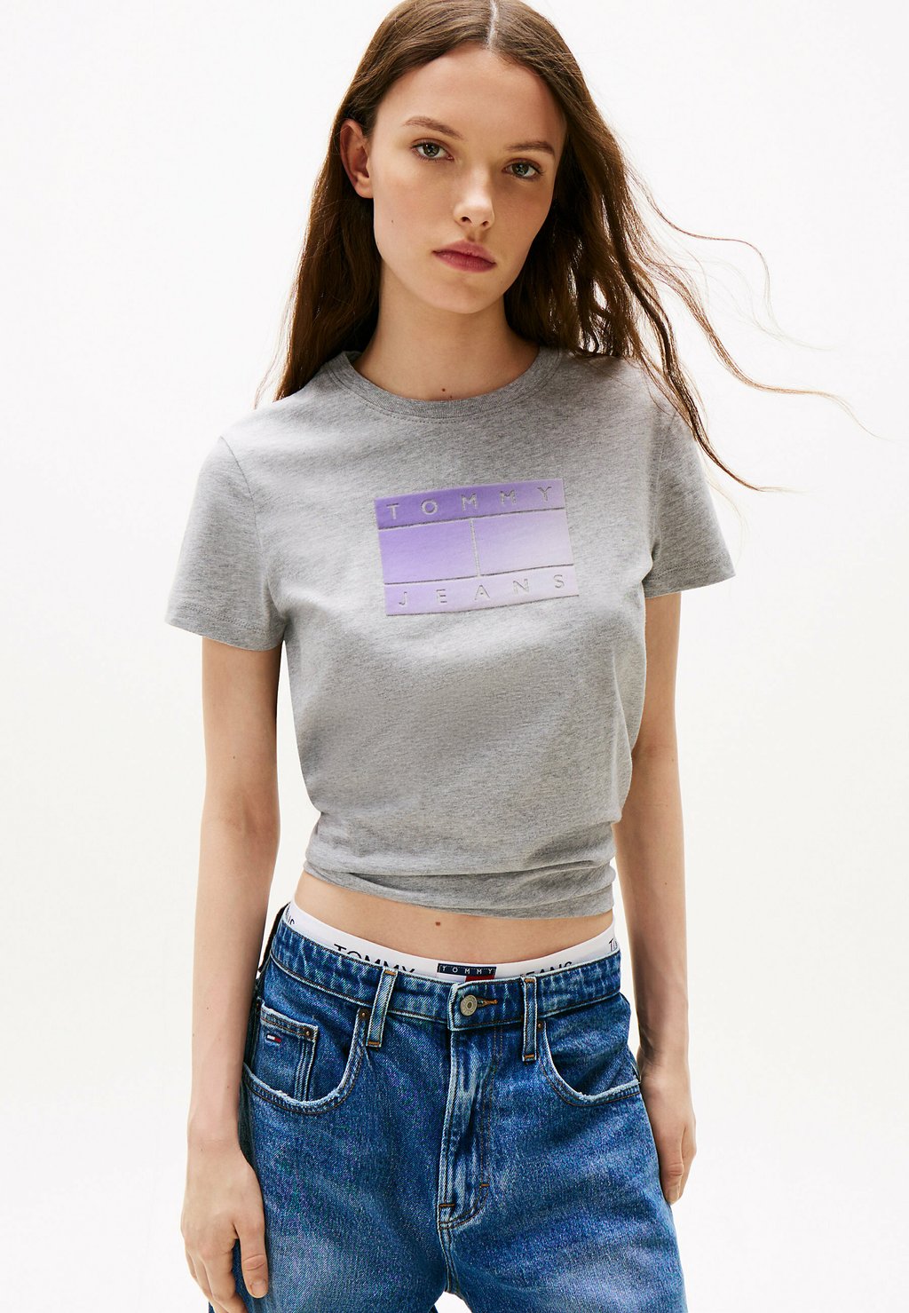 

Футболка с принтом GRADIENT FLAG Tommy Jeans, серый