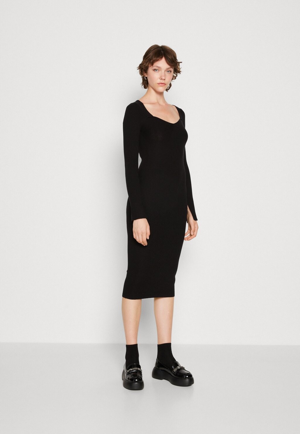 

Платье Gina Tricot ПЛАТЬЕ МИДИ, черный