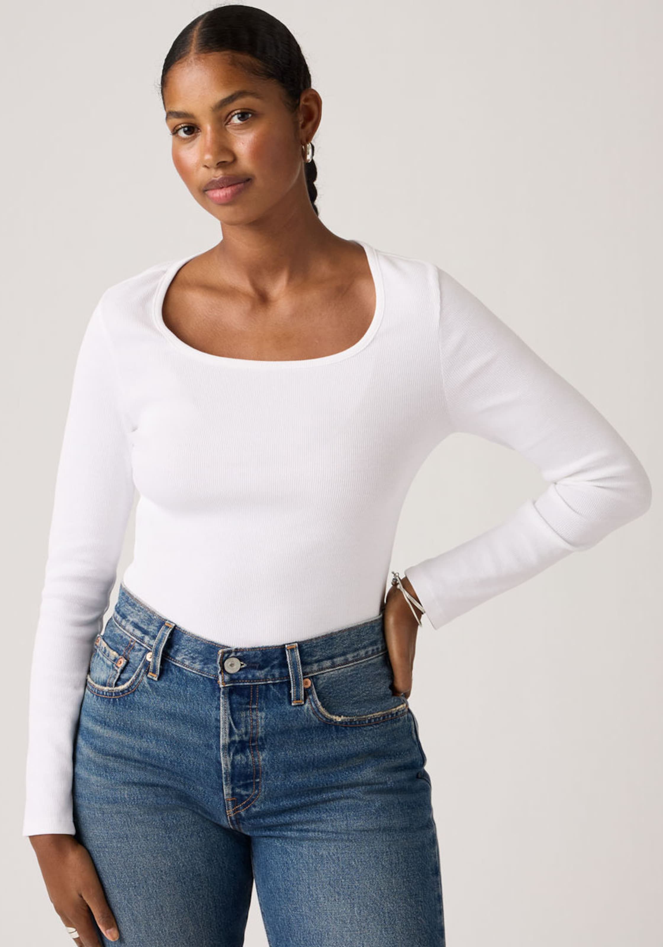 

LEVI'S Лонгслив 'ESSENTIAL' в белом цвете