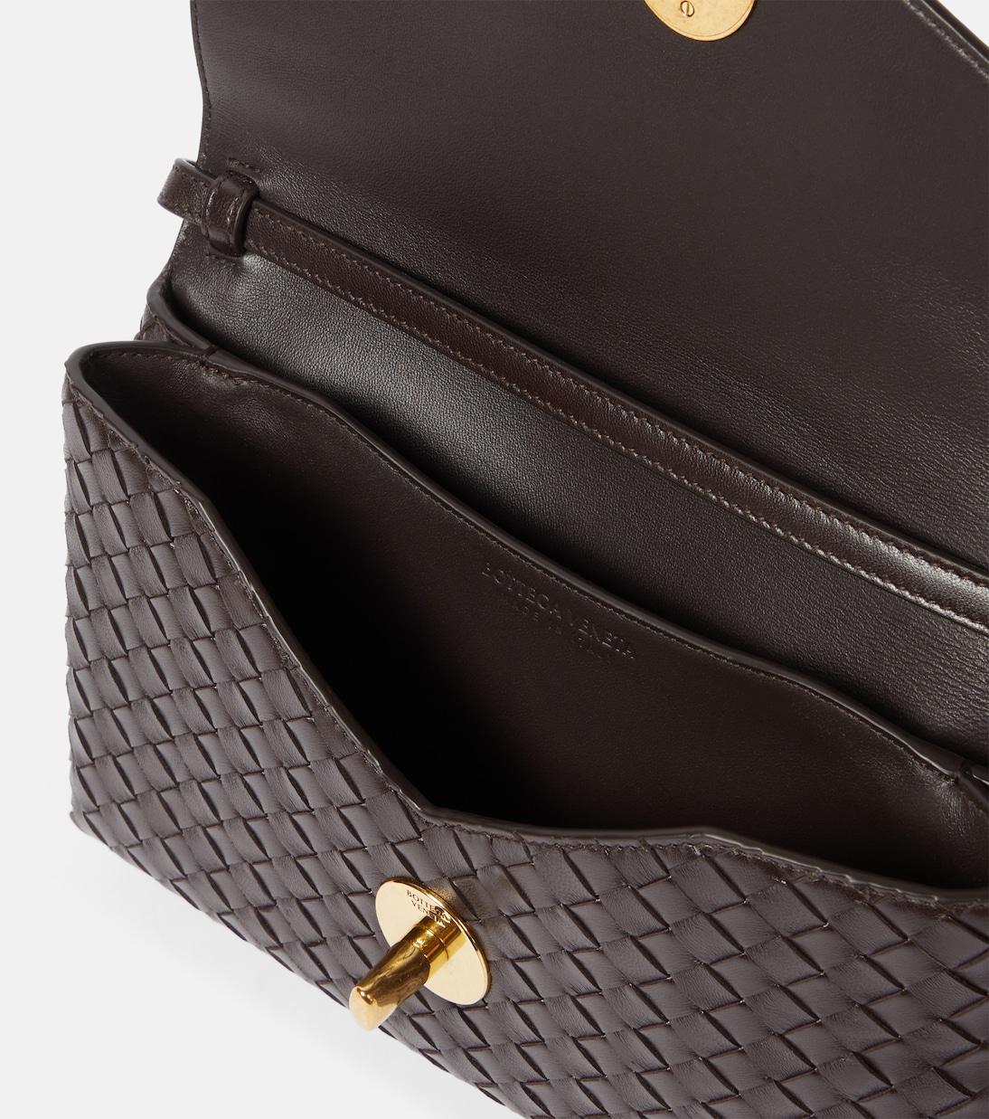 Кожаная сумка-кроссбоди Intrecciato с узловым замком Bottega Veneta, Fondant-M Brass — фото 3