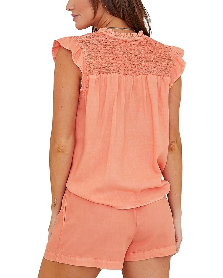

Топ bella dahl Sleeveless Smocked Ruffle Top, цвет Summer Peach