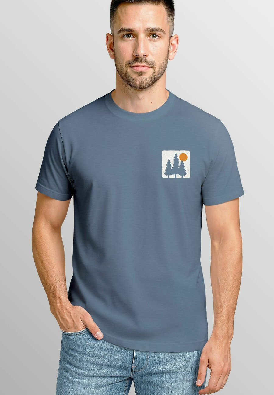 

Футболка Neverless MIT WALD-LOGO OUTDOOR BADGE FASHION, Denim Blue/Blue, Серый, Футболка Neverless MIT WALD-LOGO OUTDOOR BADGE FASHION, Denim Blue/Blue