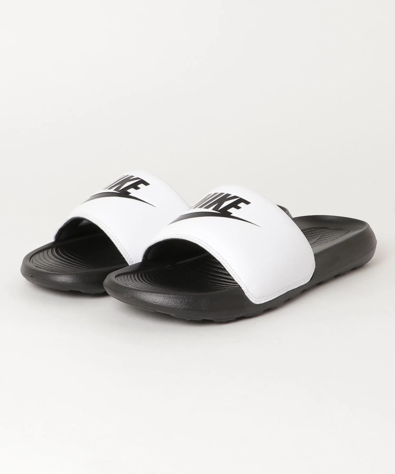 Мужские и женские шлепанцы NIKE VICTORI ONE SLIDE