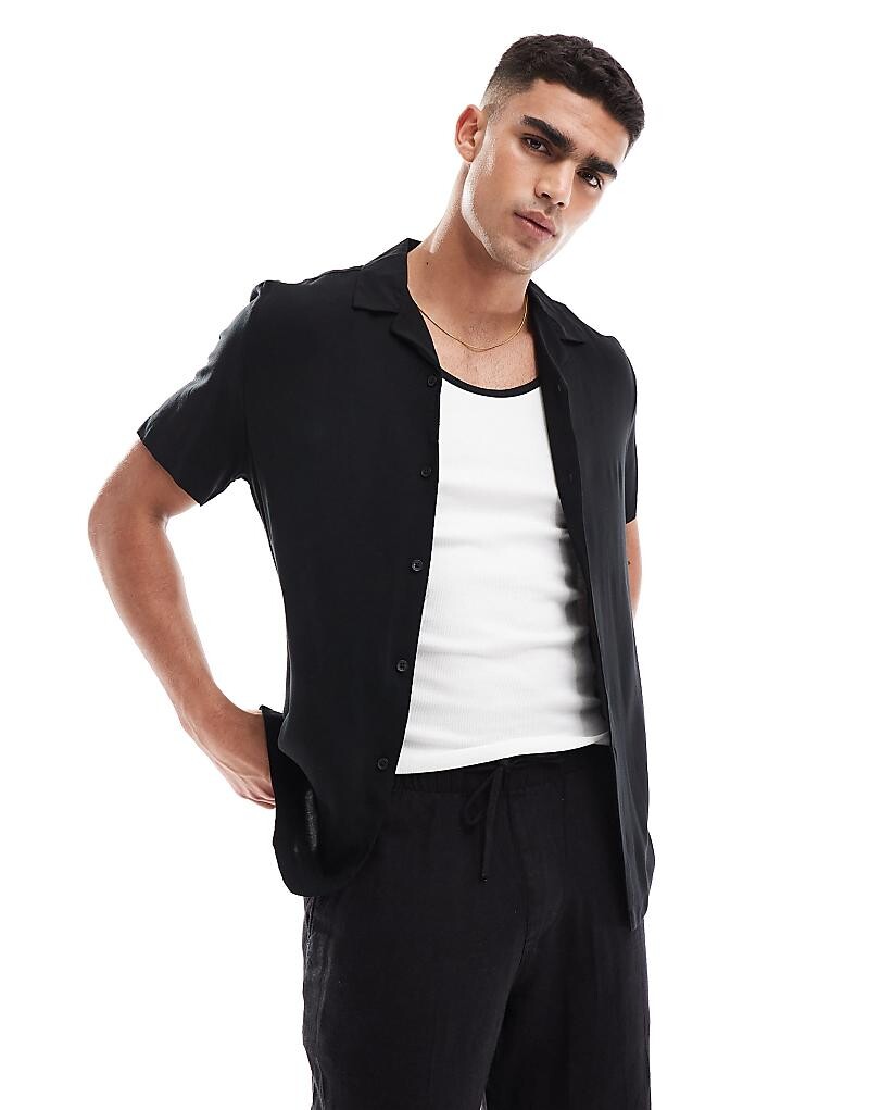 

ASOS DESIGN – Черная вискозная рубашка классического кроя с воротником с лацканами