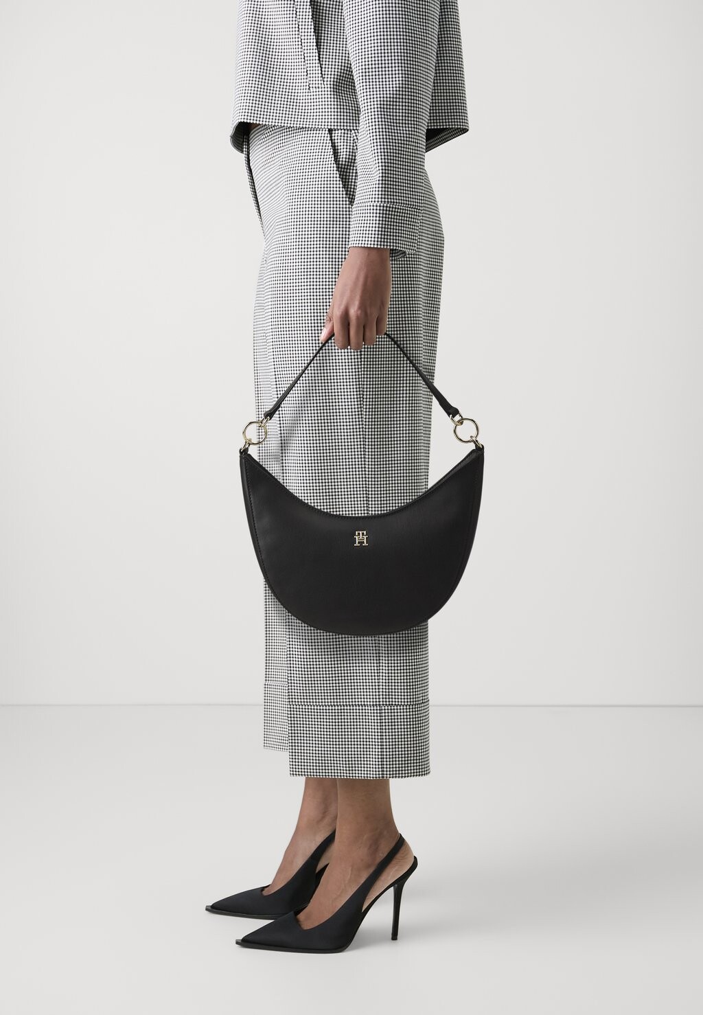

Сумочка MONOTYPE SHOULDER BAG Tommy Hilfiger, черный