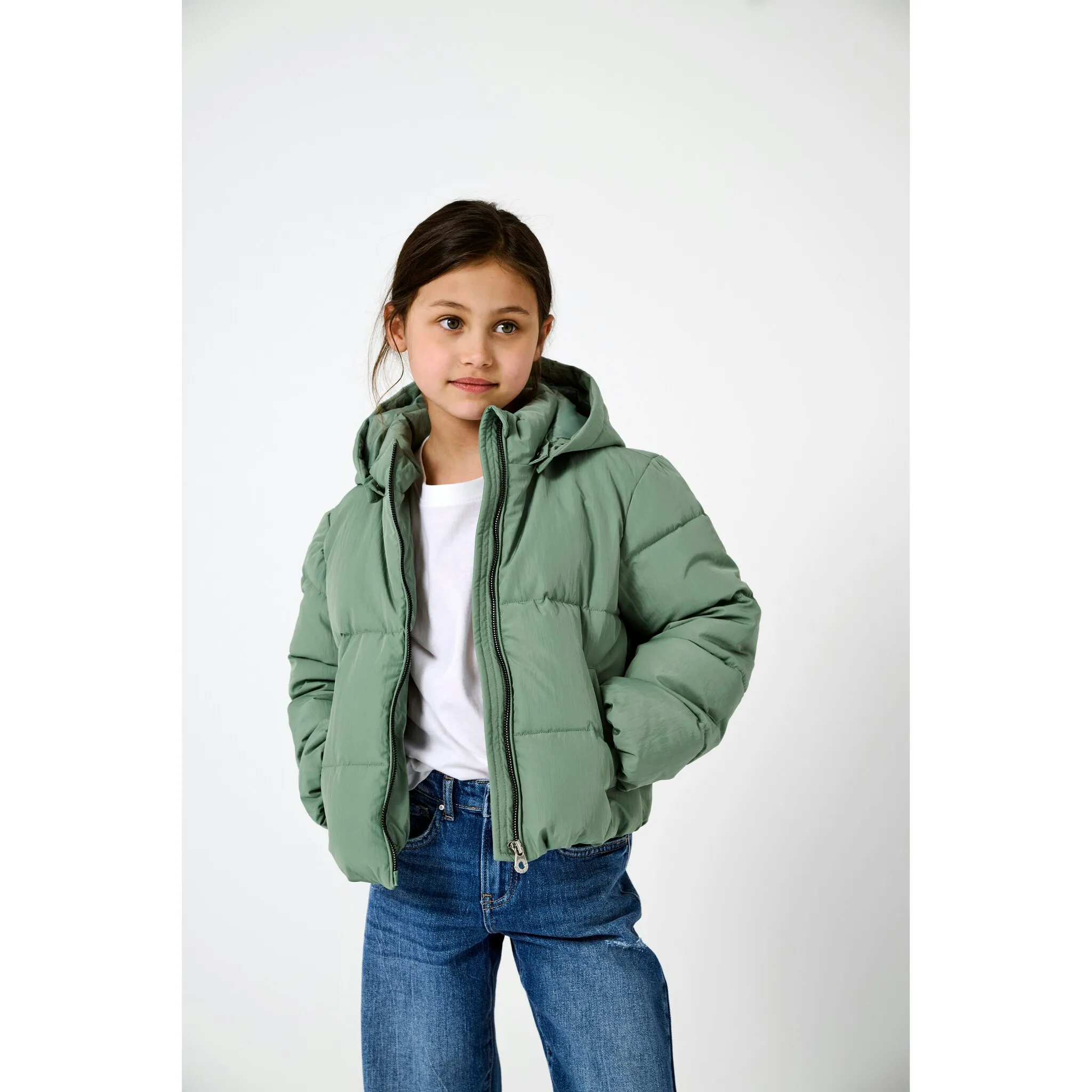 

Стеганая куртка KIDS ONLY «KOGDOLLY SHORT PUFFER JACKET OTW» с капюшоном, цвет Hedge Green