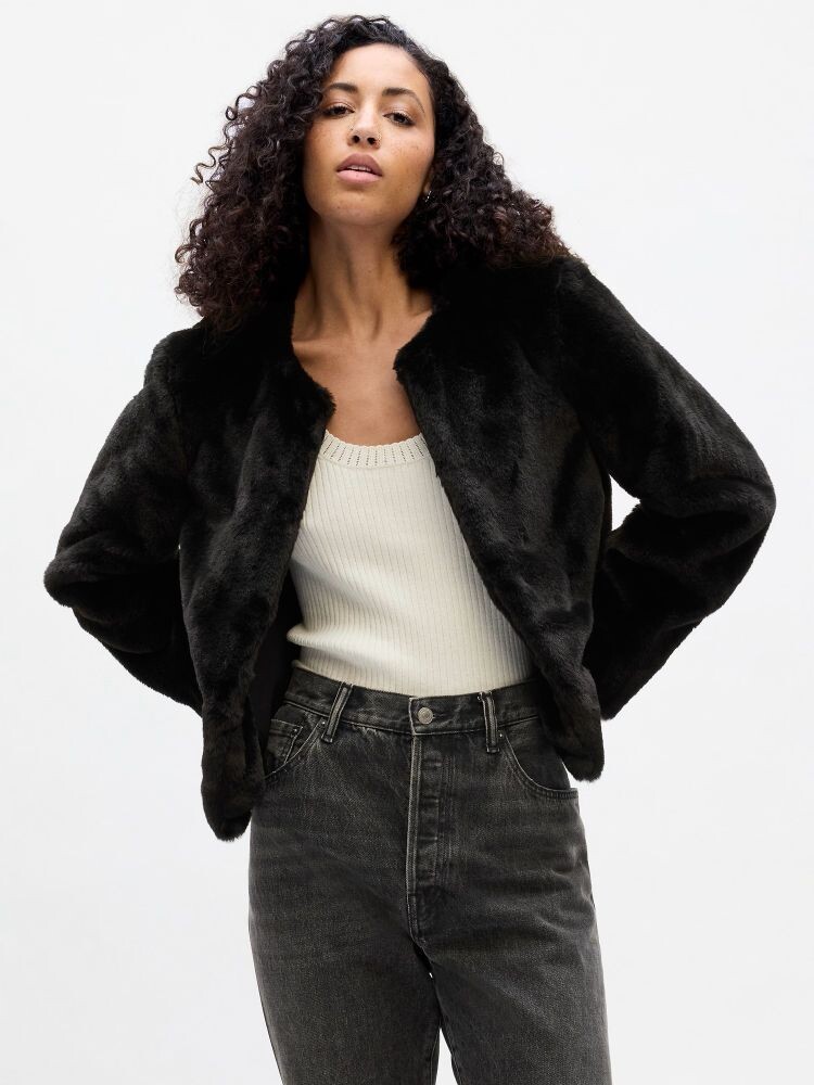 

Куртка из искусственного меха Gap, черный