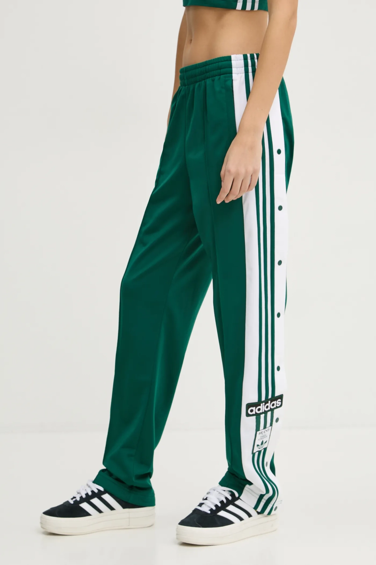 

Брюки Adibreak adidas Originals, зеленый