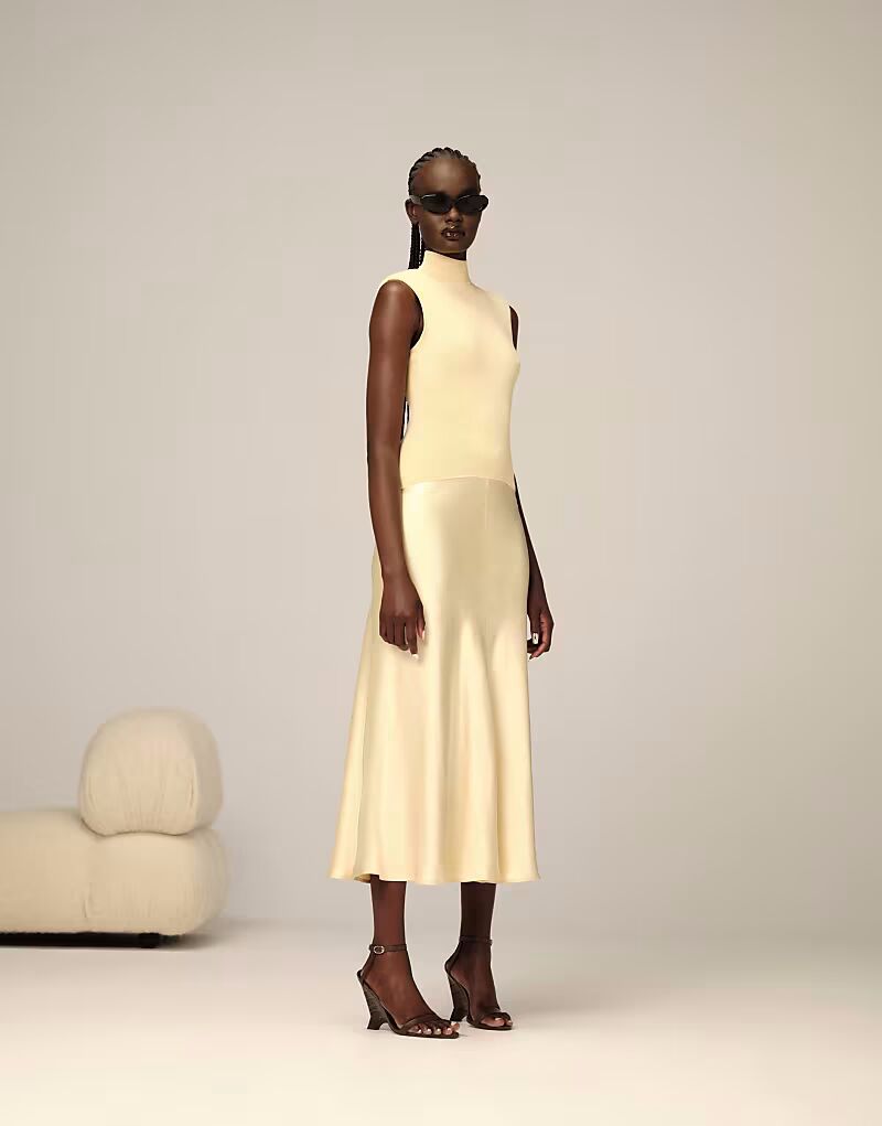 

Платье миди с заниженной талией и атласной юбкой цвета пахты Arrange