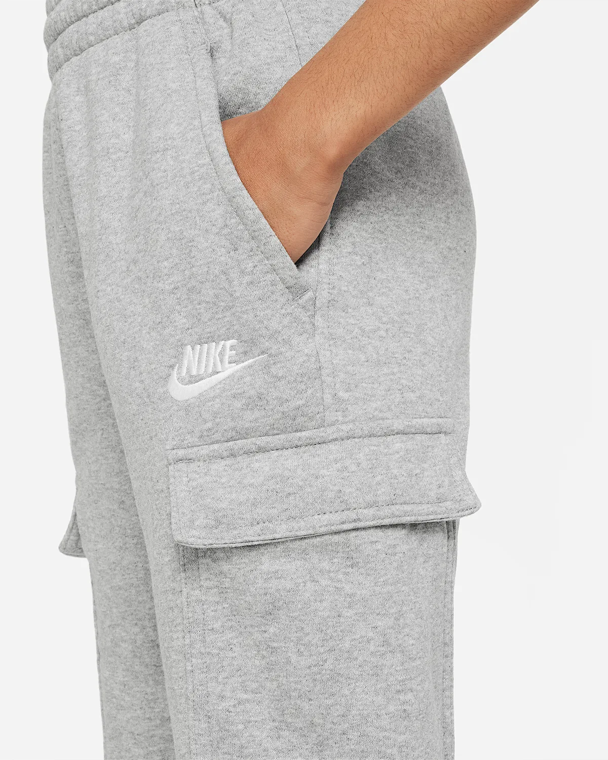 Детские карго-штаны Nike Sportswear Club Fleece, Dark Grey Heather/Base Grey/White — фото 4