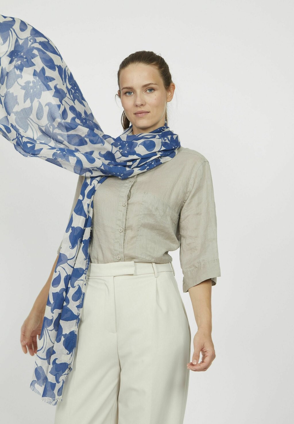 

Шарф MIT BLUMEN Codello, цвет blau