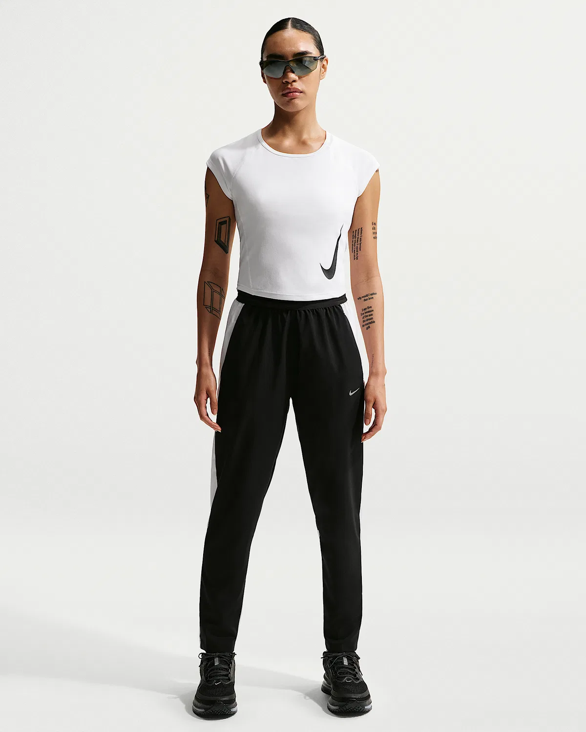 Женский топ для бега Nike Tempo Swoosh Dri-FIT с коротким рукавом, White/Photon Dust/Black — фото 4
