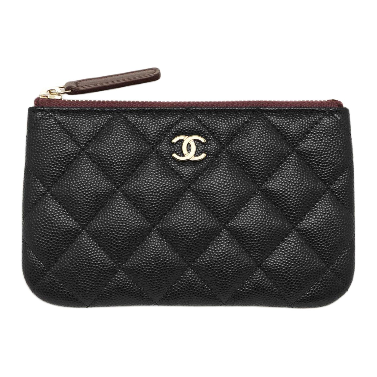 CHANEL Клатч из зернистой тиснёной блестящей телячьей кожи с принтом трубы — фото 3