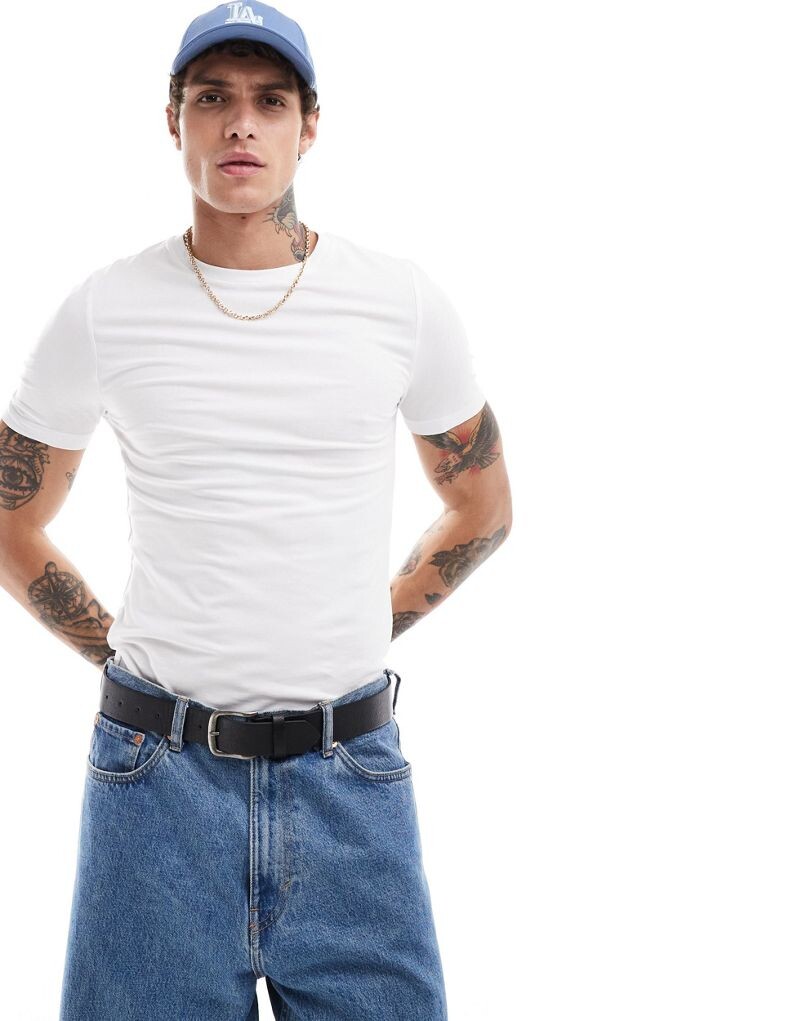 

Белая приталенная футболка с круглым вырезом ASOS DESIGN