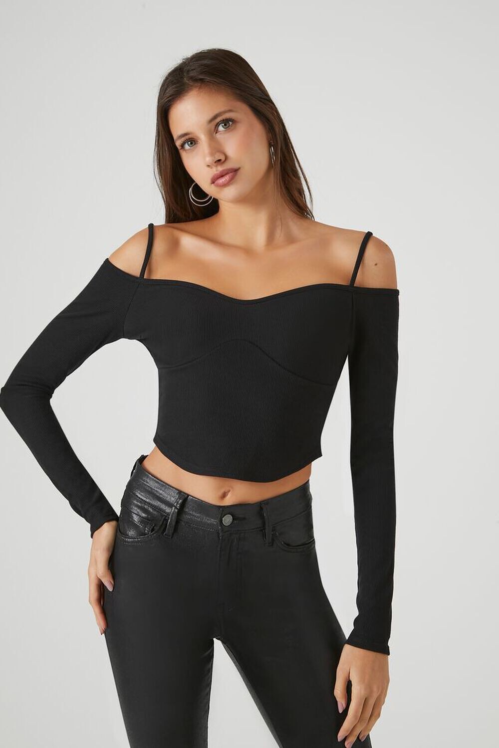 

Укороченный топ в рубчик с открытыми плечами Forever 21, черный