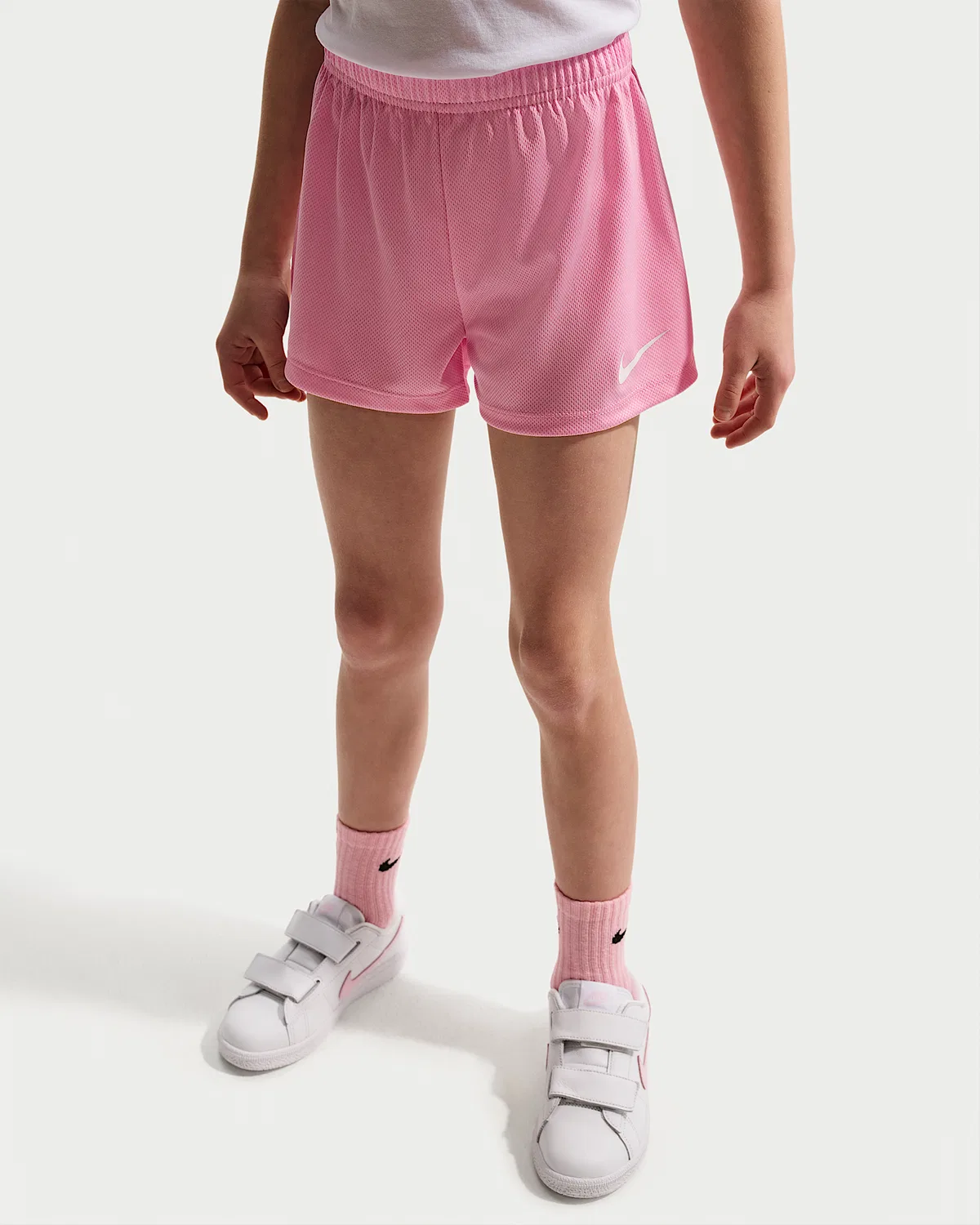 Детский комплект из 2 предметов: шорты из сетки Nike Move With Nature, Medium Soft Pink — фото 4