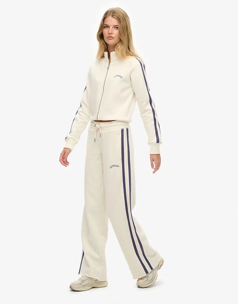 

Спортивные брюки Superdry Athletic essentials с логотипом, прямого кроя, цвета «пустынная кость»