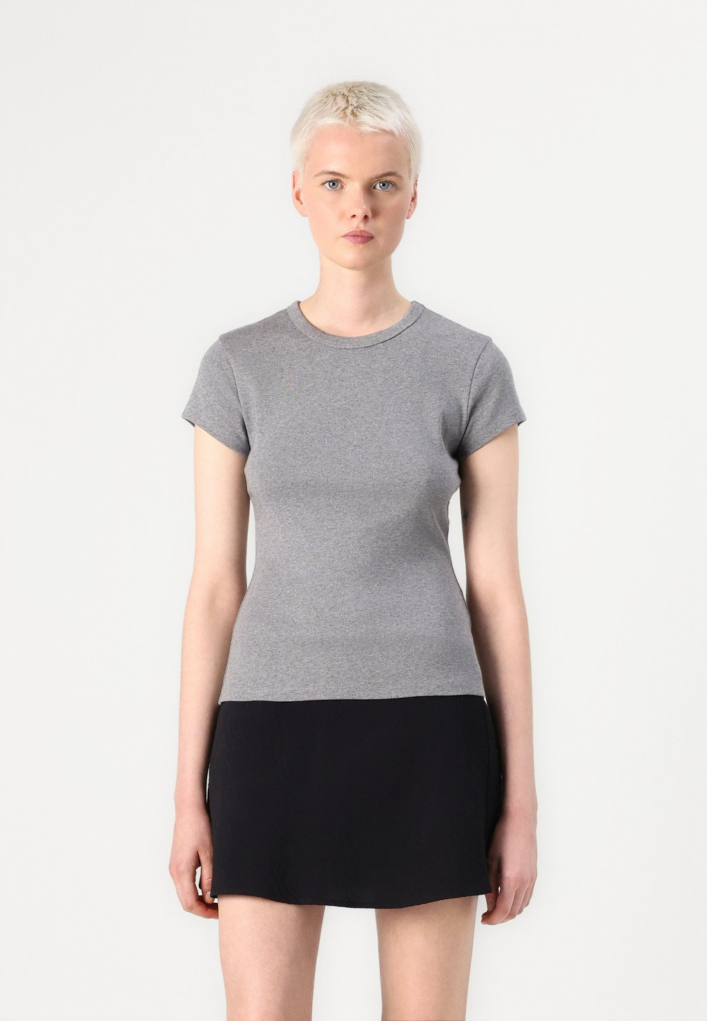 

Базовая футболка BABY TEE Abercrombie & Fitch, светло-серый