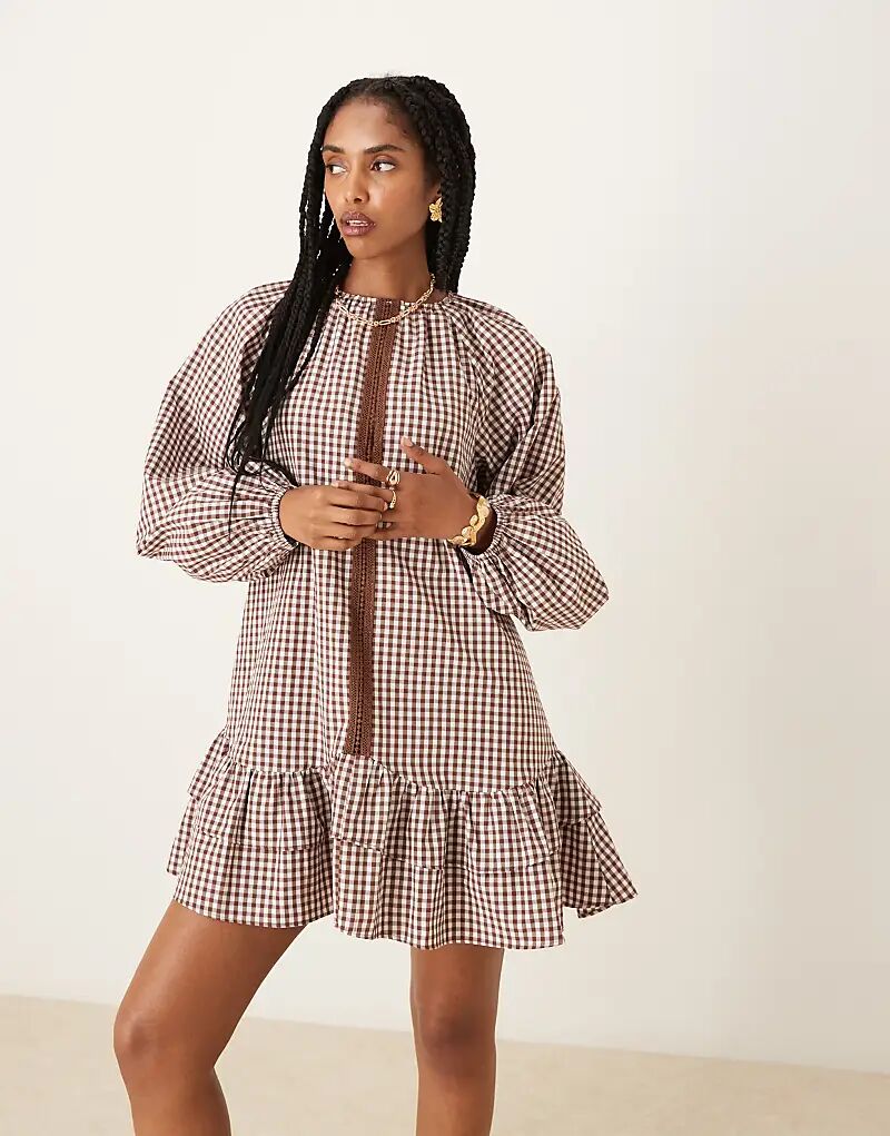 

Мини-платье ASOS DESIGN с заниженной талией, оборками и кружевной отделкой в коричневую клетку виши