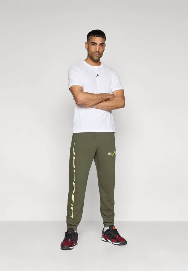 Спортивные брюки из флиса с перекрестным рисунком Jordan, Cargo Khaki/Luminous Green/Dynamic Yellow — фото 2