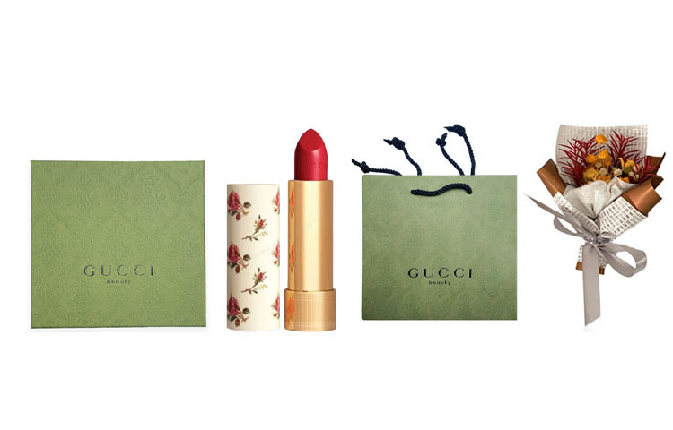 

Набор матовой помады из трех штук с сухоцветами Pouring Color, легко растушевывается, стойкий макияж GUCCI