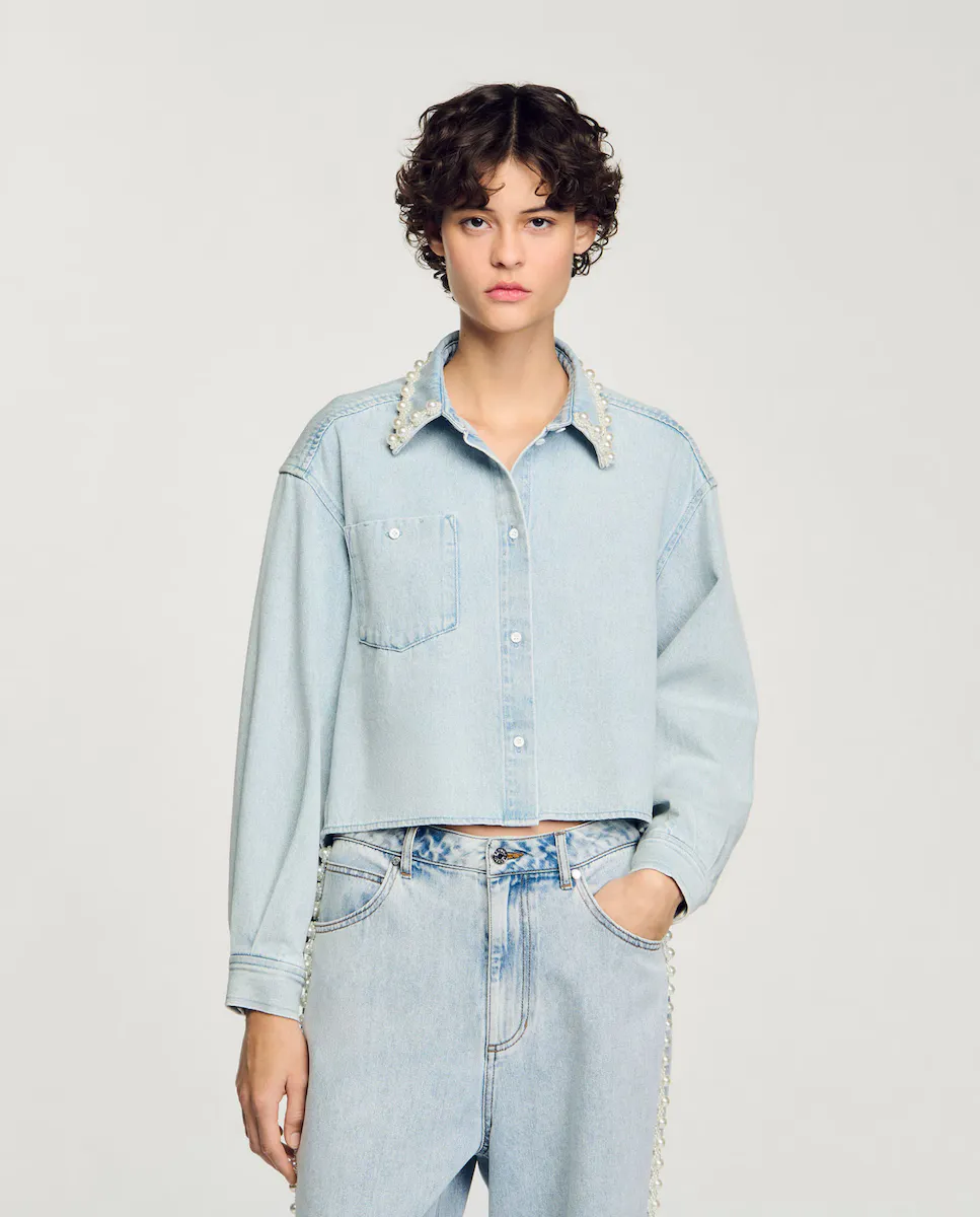 

Женская джинсовая рубашка с воротником из стразов Sandro, светло-голубой