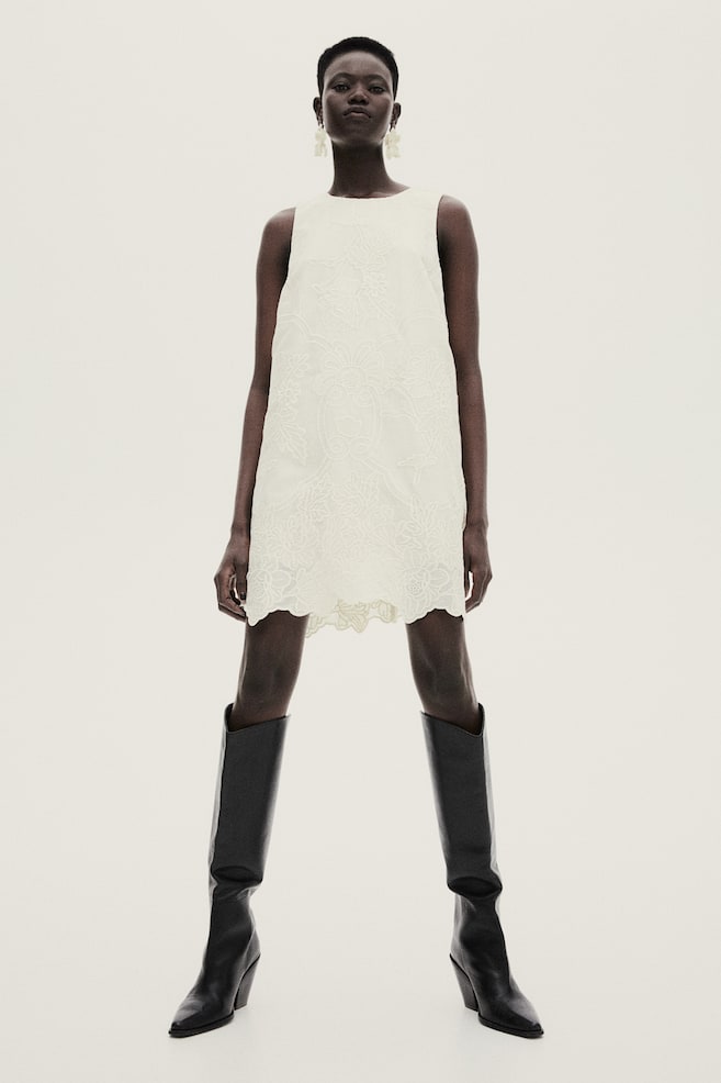 

Платье-Футляр с вышивкой H&M, бежевый