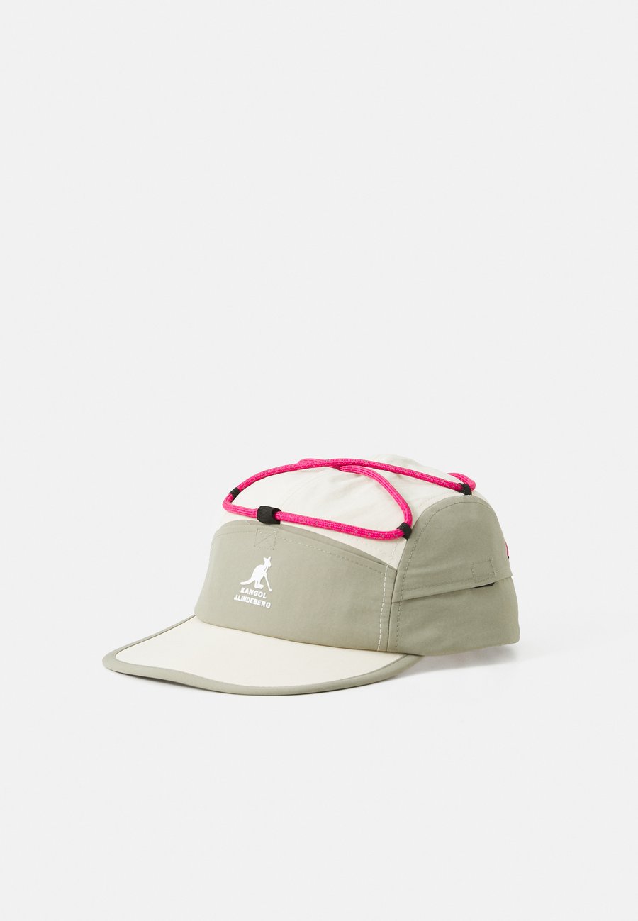 

Бейсболка J.LINDEBERG Sports COLEMAN KANGOL ALL THE GEAR UNISEX, Vintage Khaki/Khaki