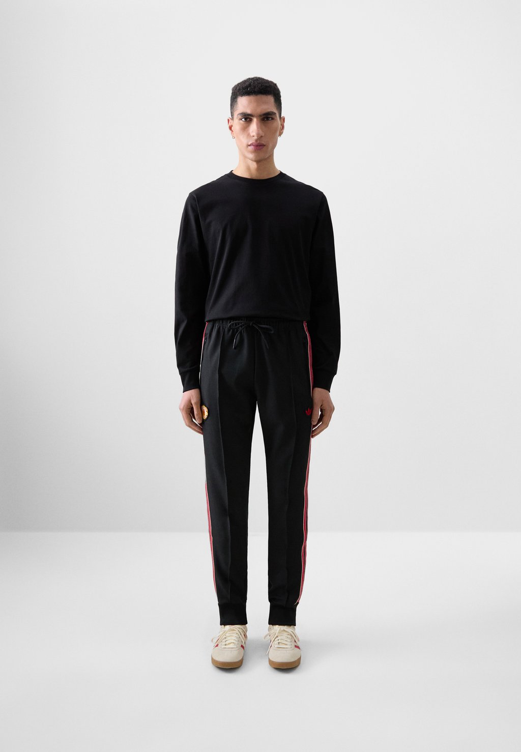 

Спортивные брюки MANCHESTER UNITED ICON PANTS adidas Originals, черный