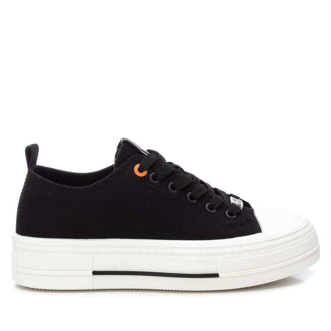Женские кроссовки Urban Style Canvas на платформе Refresh от Xti, черный