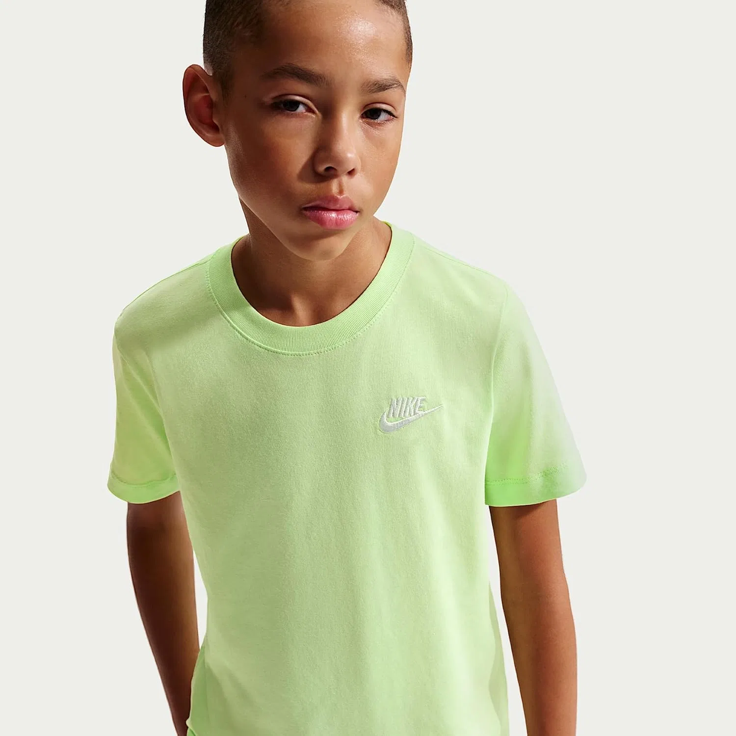 Футболка Nike Sportswear Club, Light Liquid Lime — фото 4