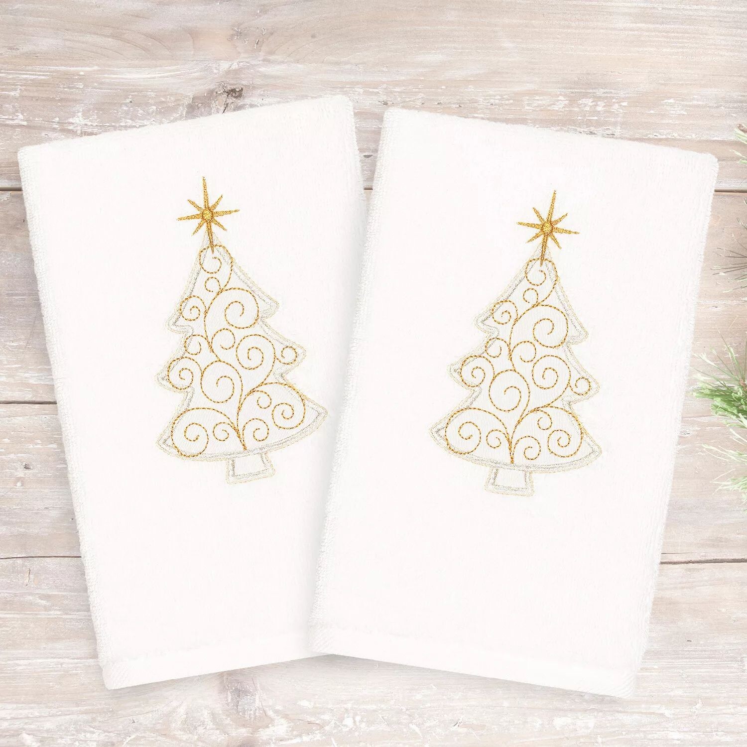 

Linum Home Textiles Набор из 2 полотенец для рук с вышивкой «Рождественская ёлка»