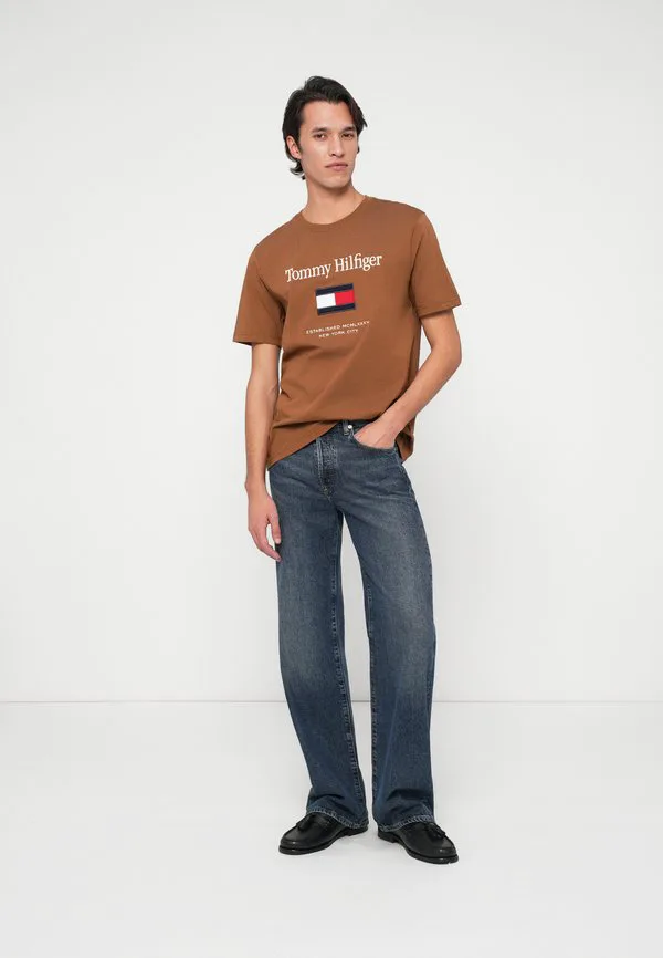 Футболка с вышитым логотипом и круглым вырезом Tommy Hilfiger, Highland Khaki — фото 2