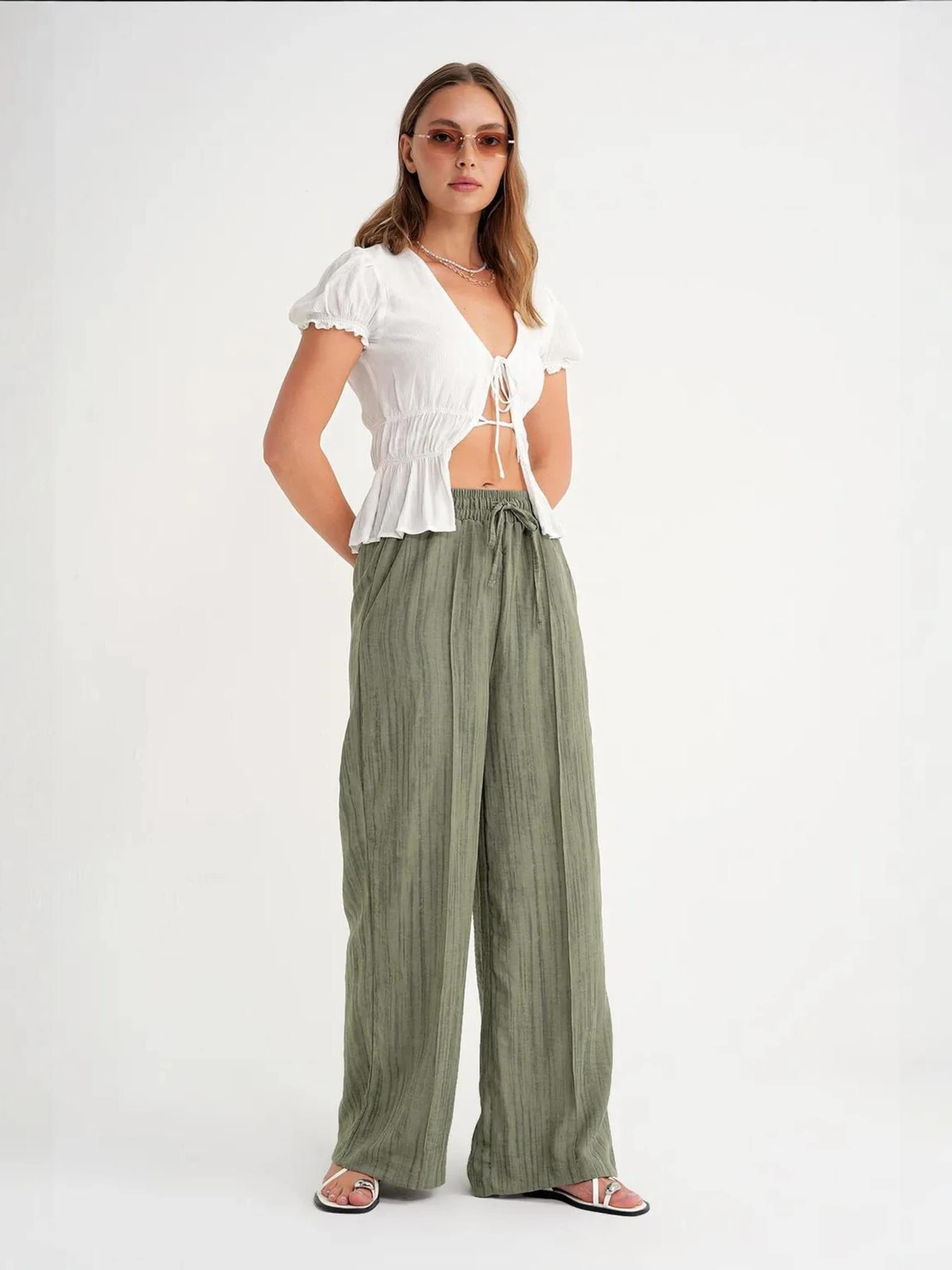 

MixRay Широкие брюки со складками в цвете хаки, темно-зеленый