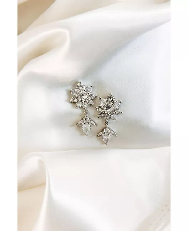 

Серьги-Подвески с кристаллами Whisper Untamed Petals, silver