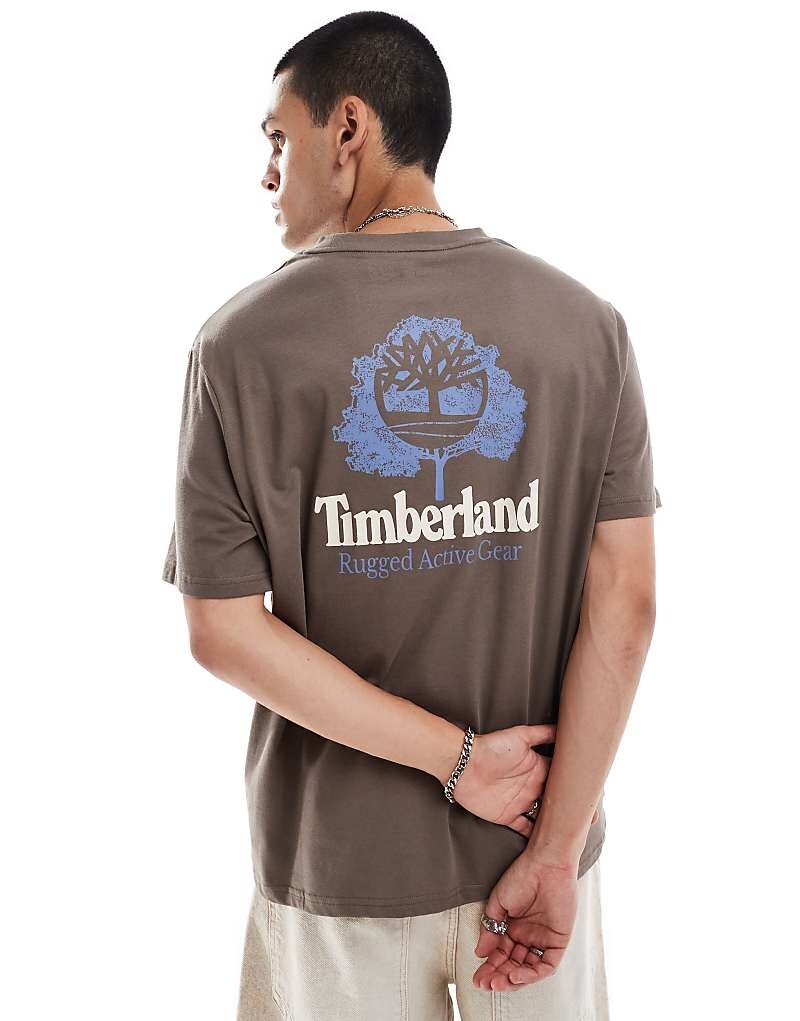 

Timberland – Коричневая футболка с принтом «дерево» и логотипом на спине