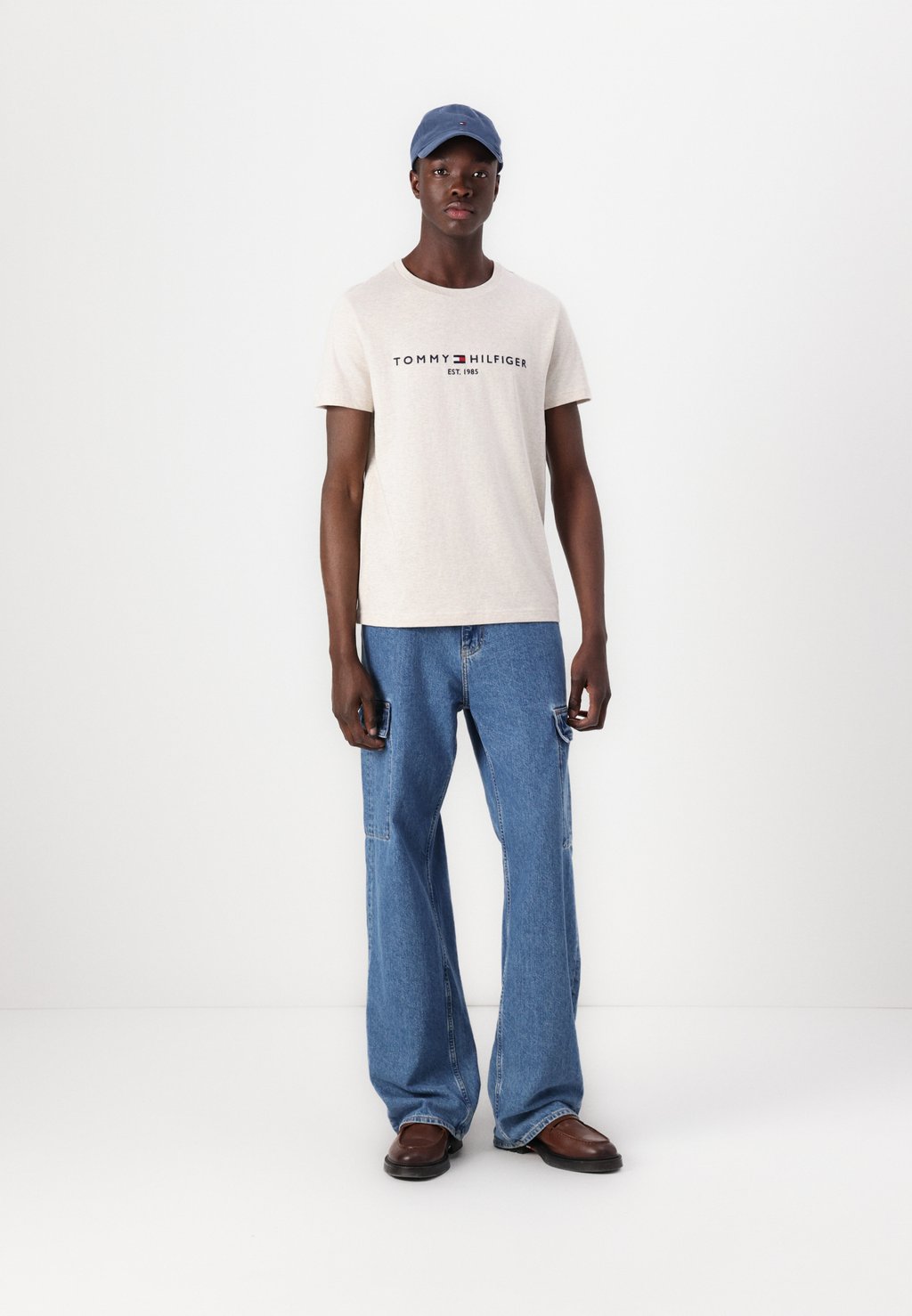 Футболка с принтом LOGO TEE Tommy Hilfiger, кремовый — фото 2