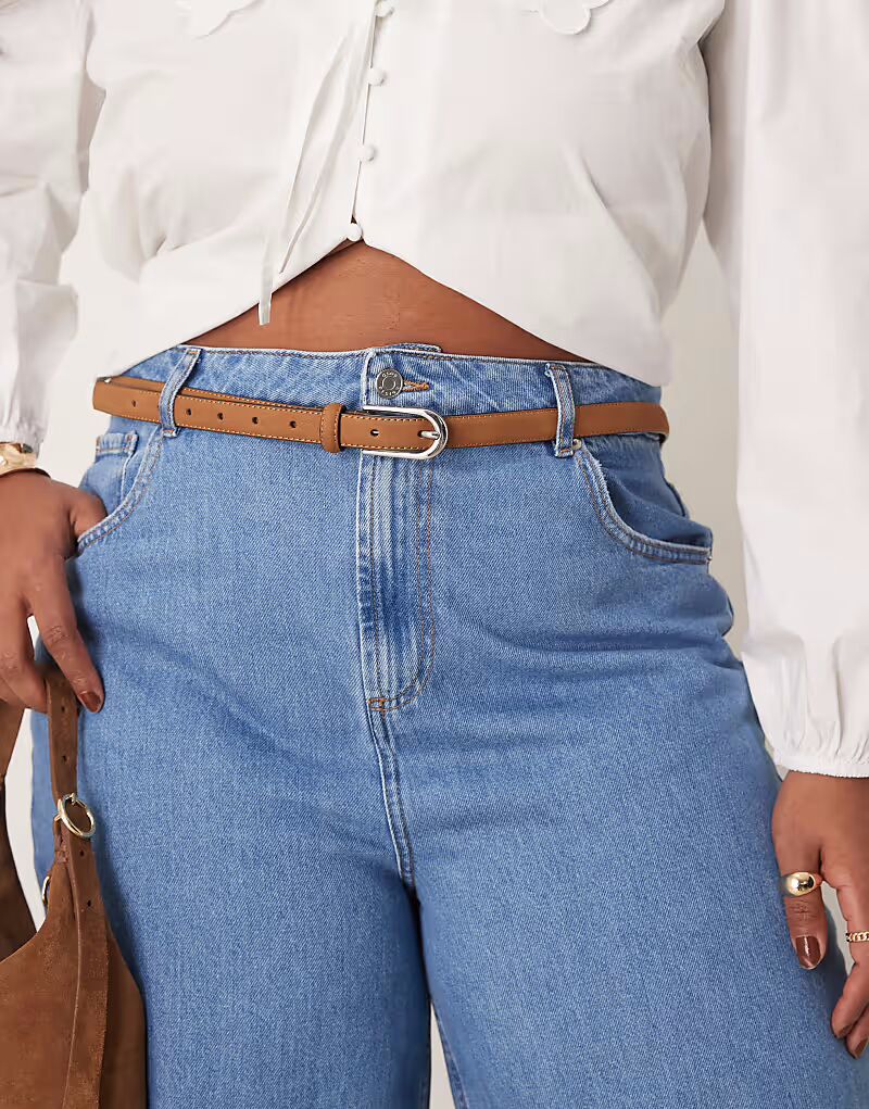 

Узкий ремень на талию и бедра из искусственной замши ASOS DESIGN CURVE бежевого цвета ASOS Curve
