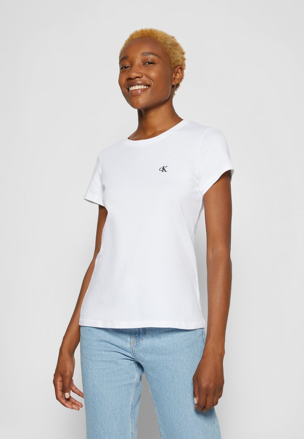 Базовая футболка женская Calvin Klein Jeans с круглым вырезом, белый — фото 3