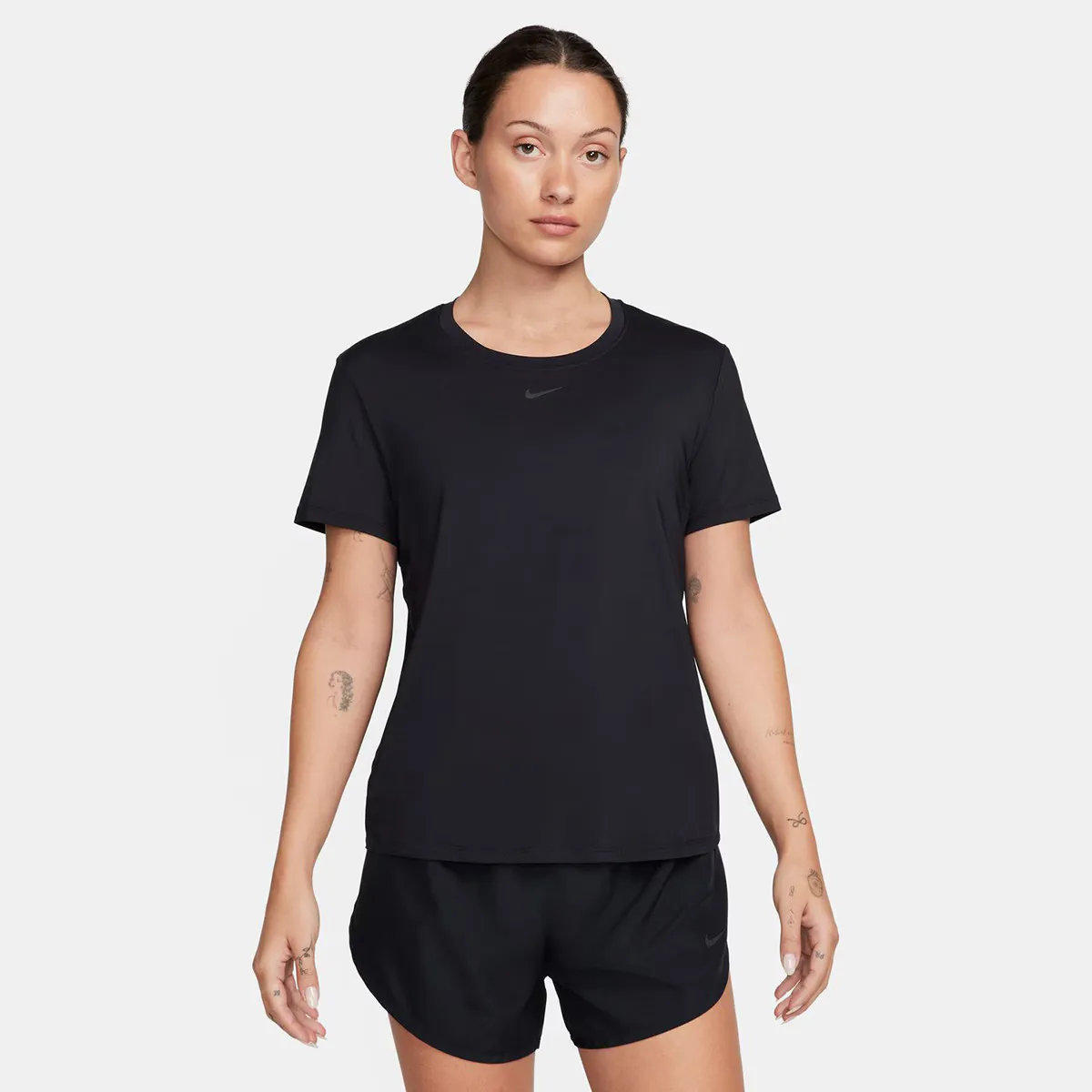 

Женская футболка Nike One Classic, черный