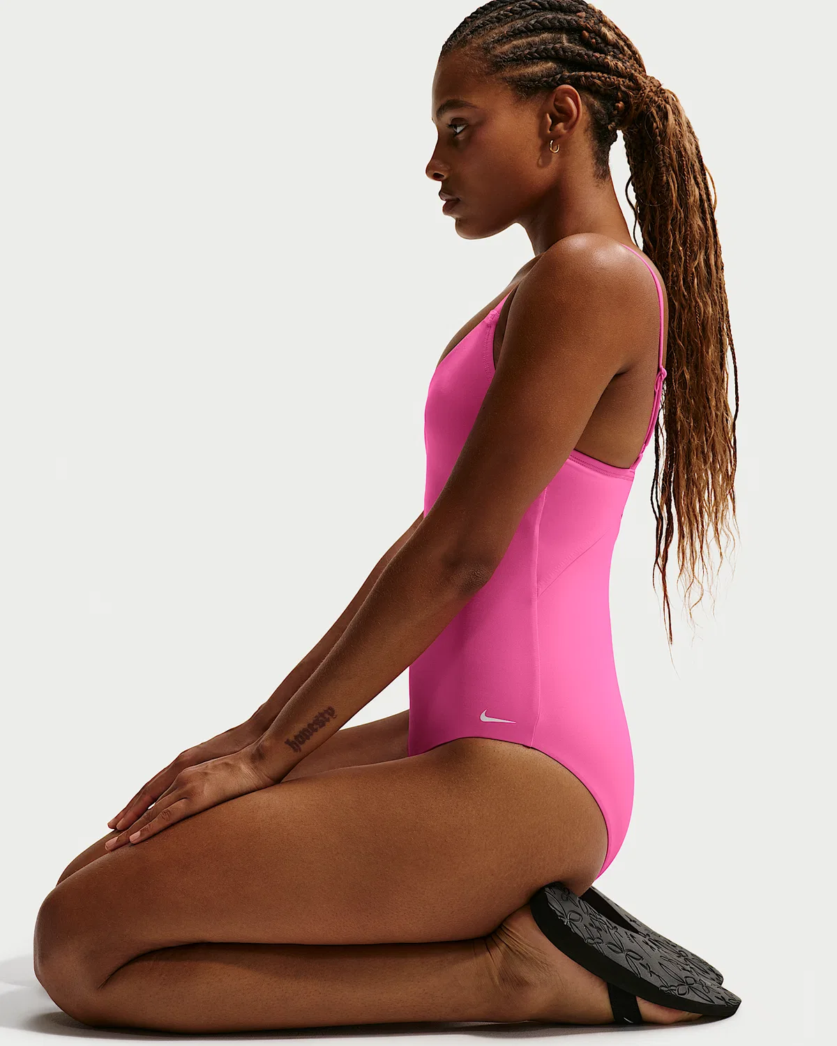 Женский цельный купальник Nike Swim Effortless Essential с V-образным вырезом, Pink Glow — фото 4