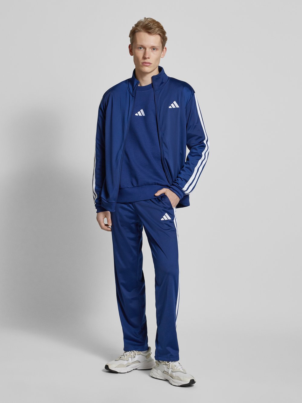 

Прямые спортивные брюки с вышитым логотипом ADIDAS SPORTSWEAR, темно-синий
