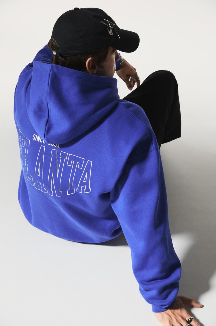 

Толстовка с капюшоном и изображением людей Pull And Bear, синий